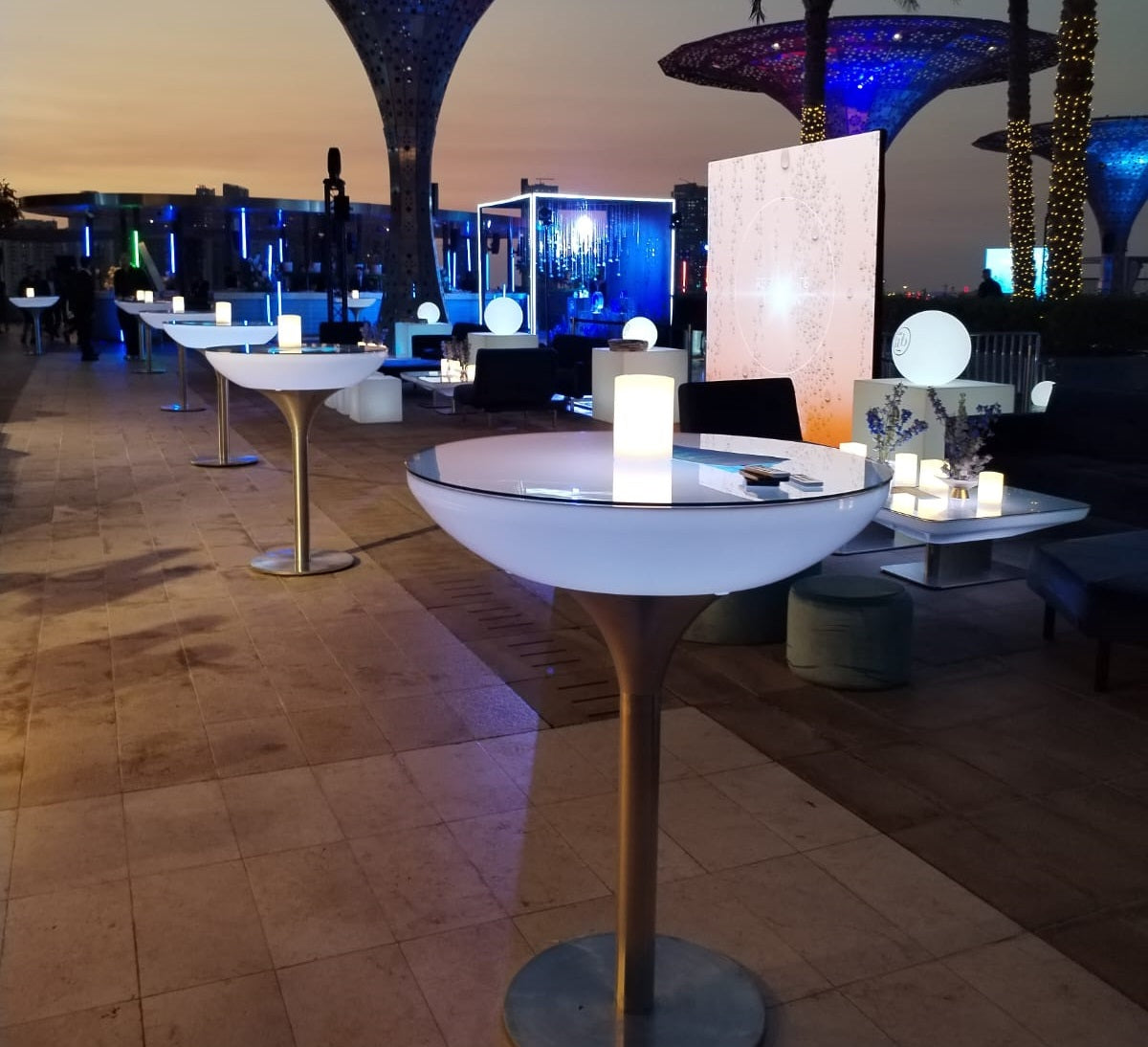 How to Choose the Best Cocktail Table Rentals for Your Event