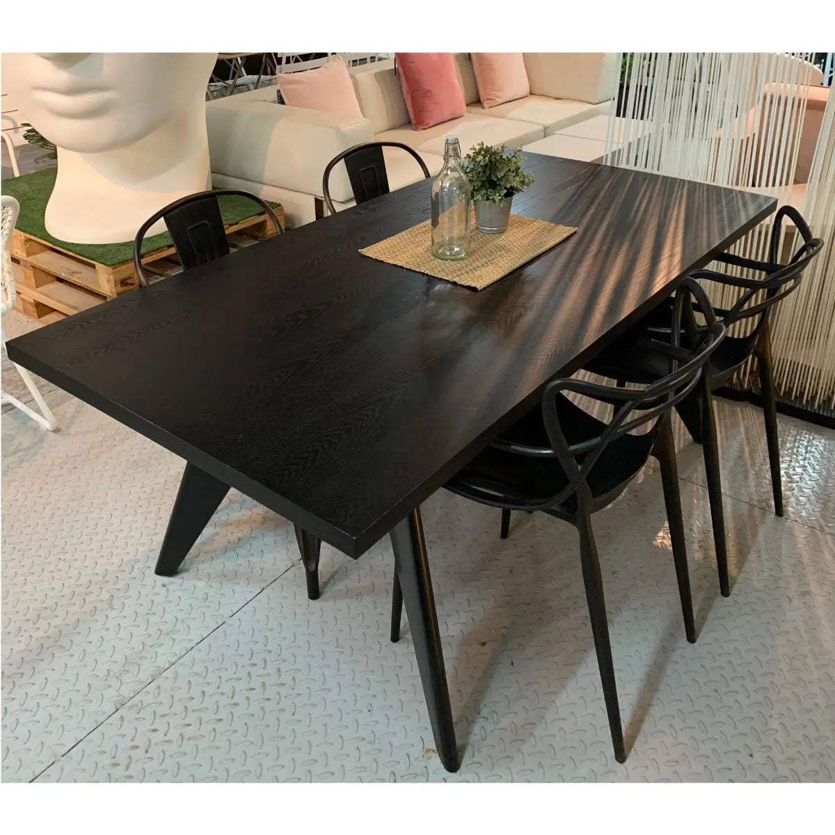 Art 6-seater table black Desert River Rentals