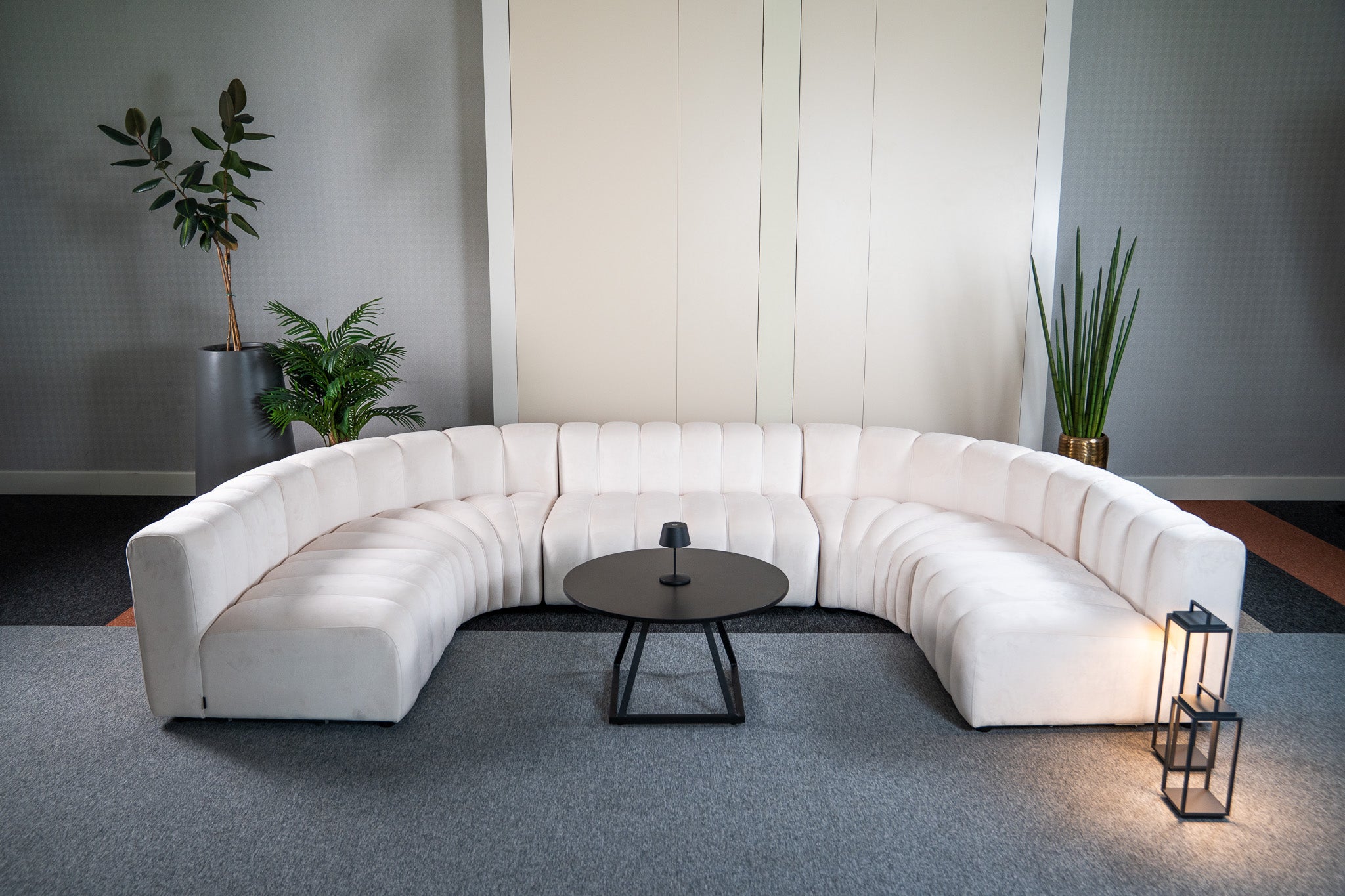 Cosmo Concave Large 7-seater (Vanilla White) Desert River Rentals