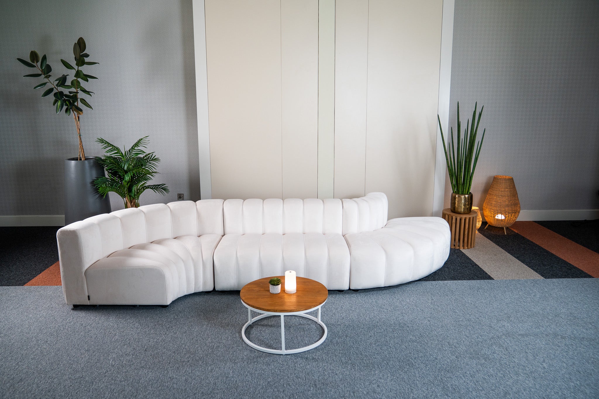 Cosmo S-shape 5-seater (Vanilla White) Desert River Rentals