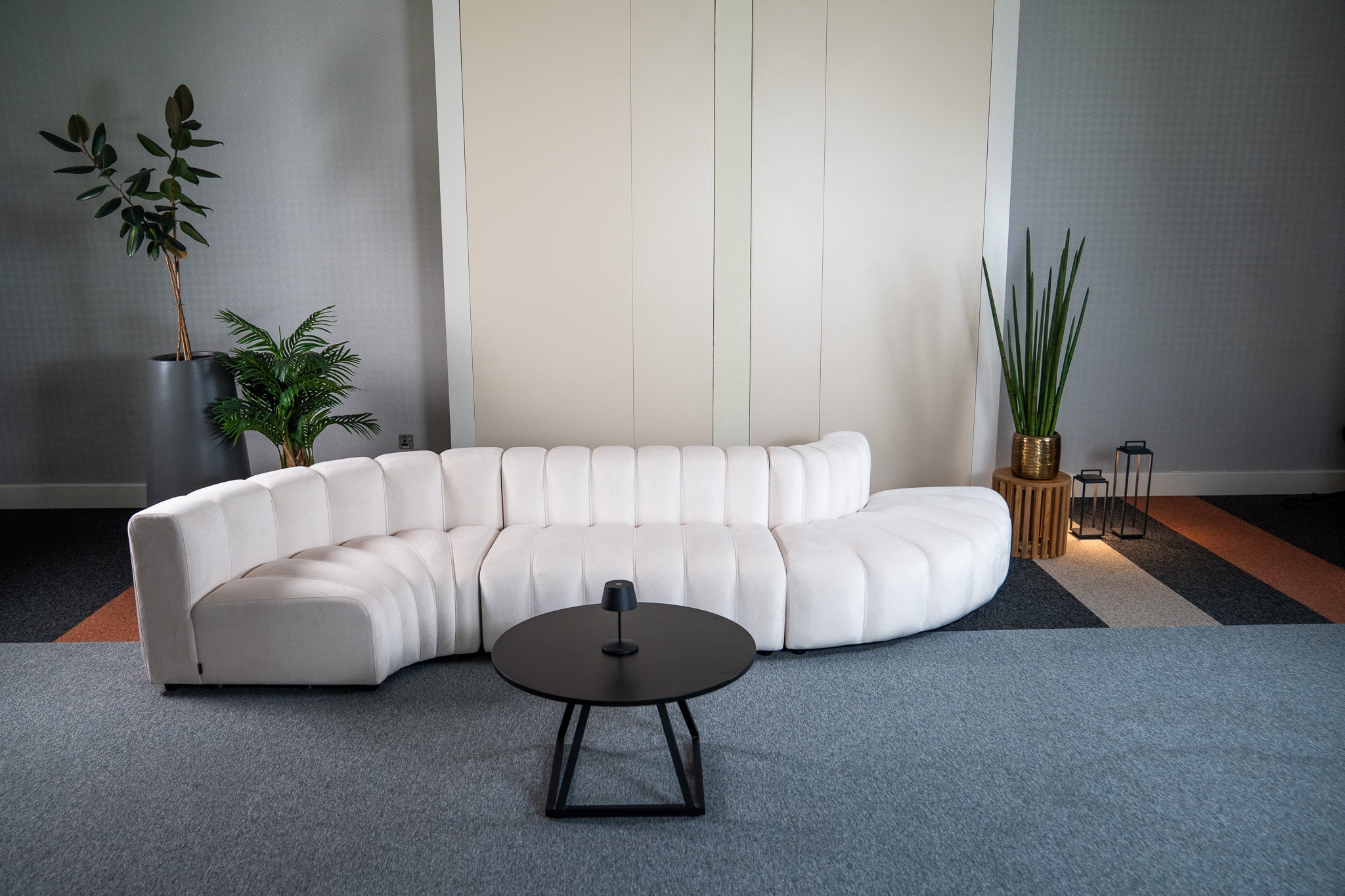 Cosmo S-shape 5-seater (Vanilla White) Desert River Rentals