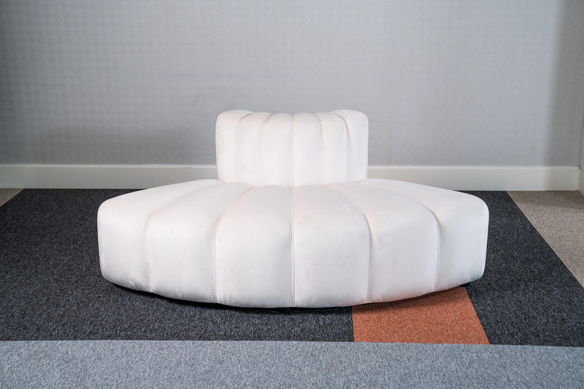 Cosmo Outer Curve 2-seater (Vanilla White) Desert River Rentals