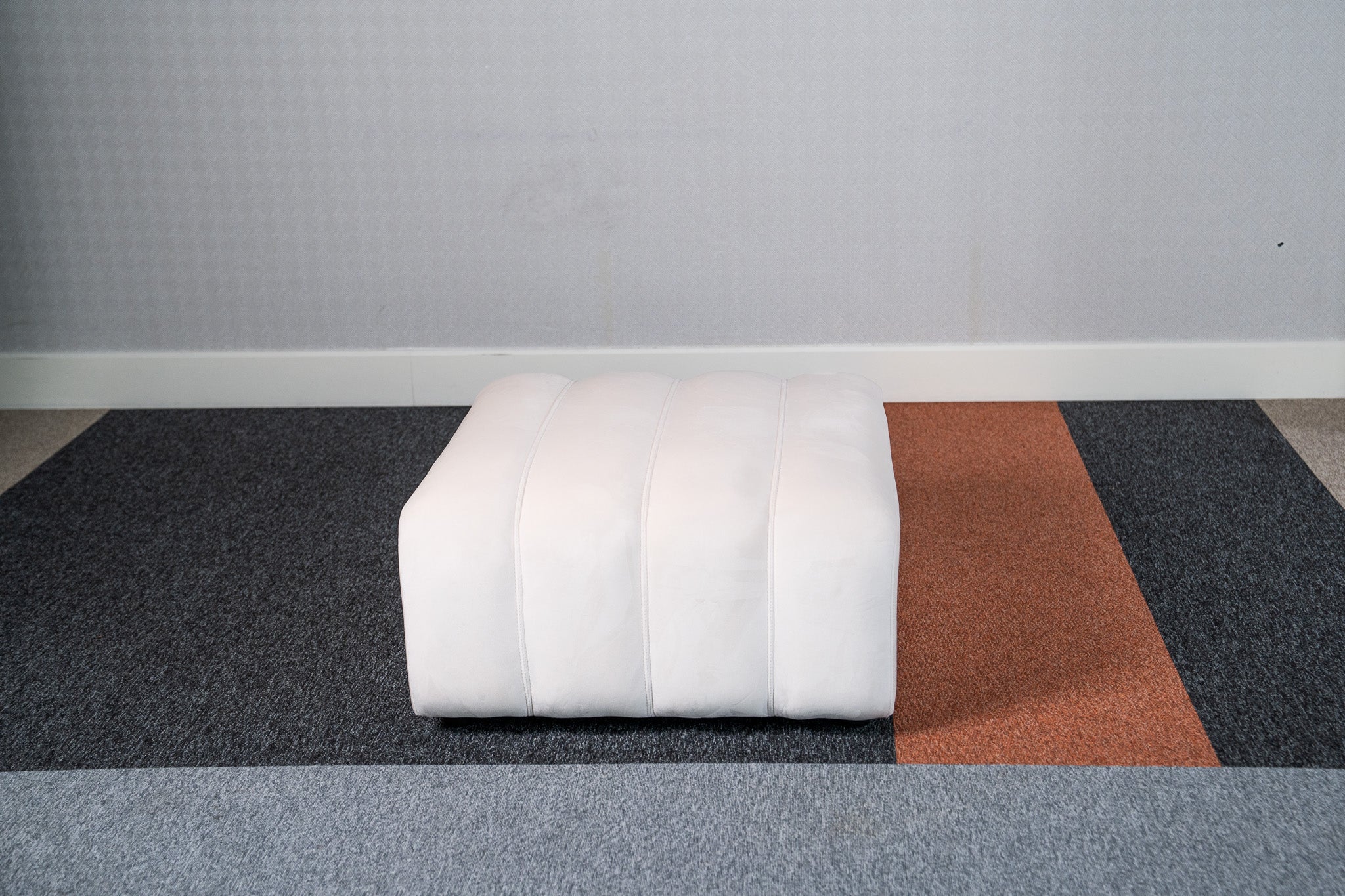 Cosmo Ottoman 1-seater (Vanilla White) Desert River Rentals