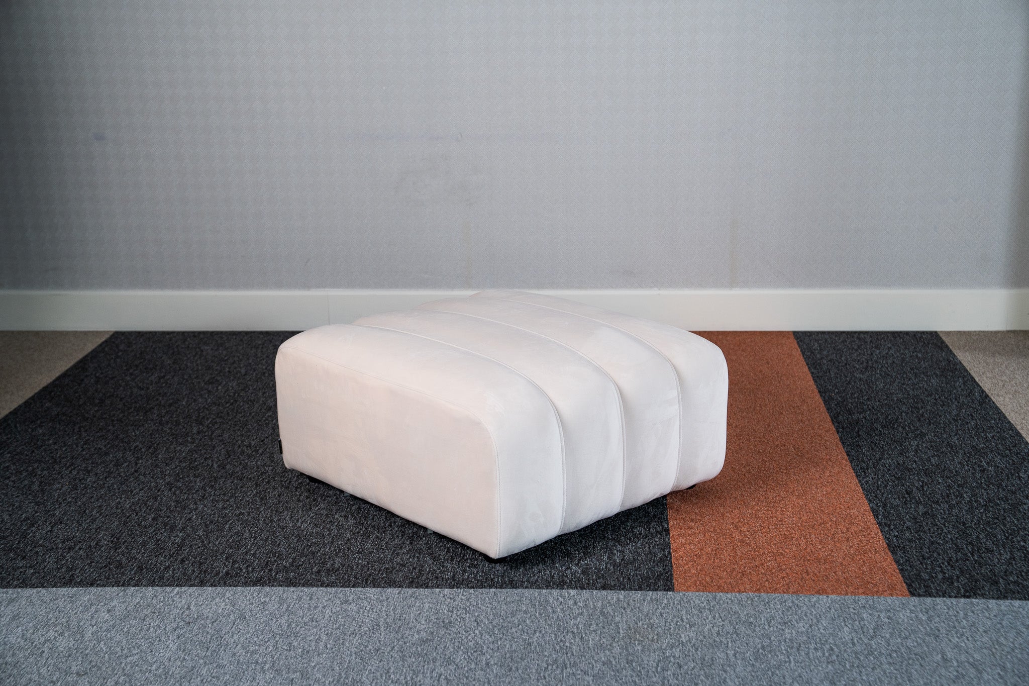 Cosmo Ottoman 1-seater (Vanilla White) Desert River Rentals