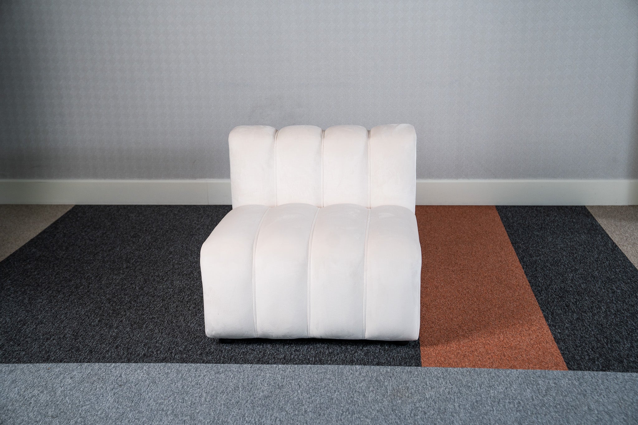 Cosmo Straight 1-seater (Vanilla White) Desert River Rentals