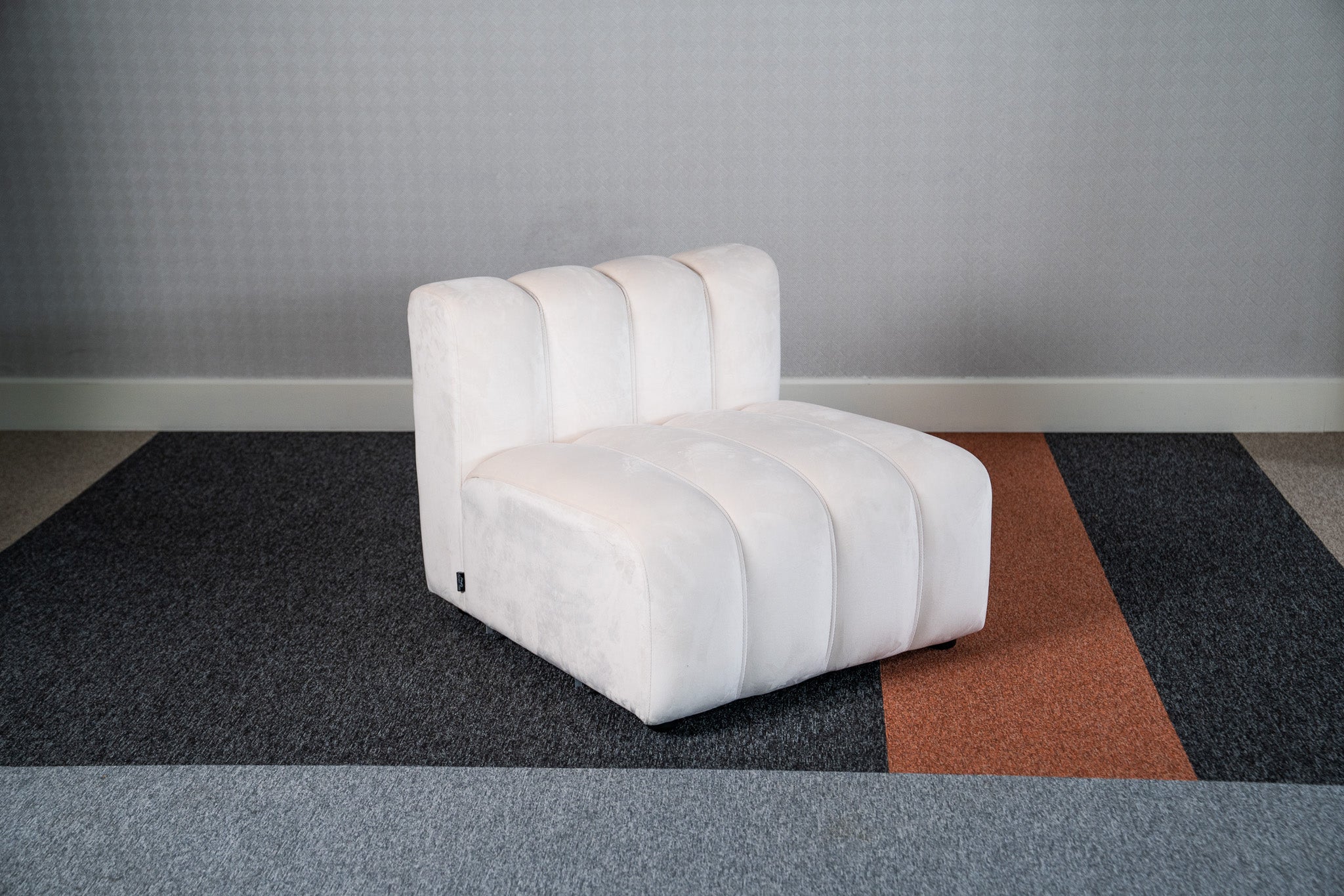 Cosmo Straight 1-seater (Vanilla White) Desert River Rentals