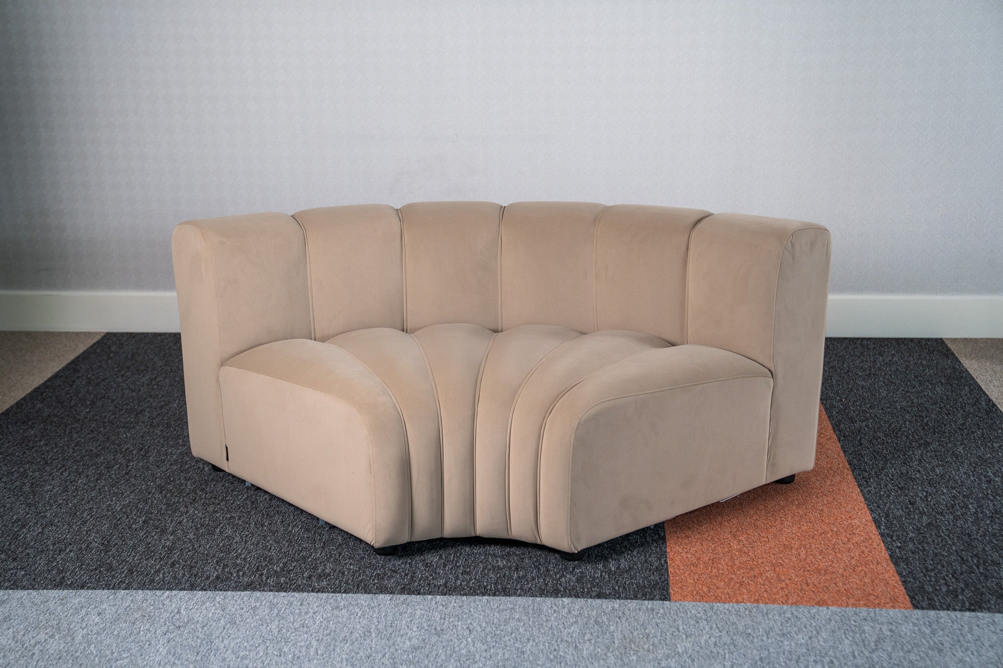 Cosmo Inner Curve 1-seater (Nutmeg Beige) Desert River Rentals