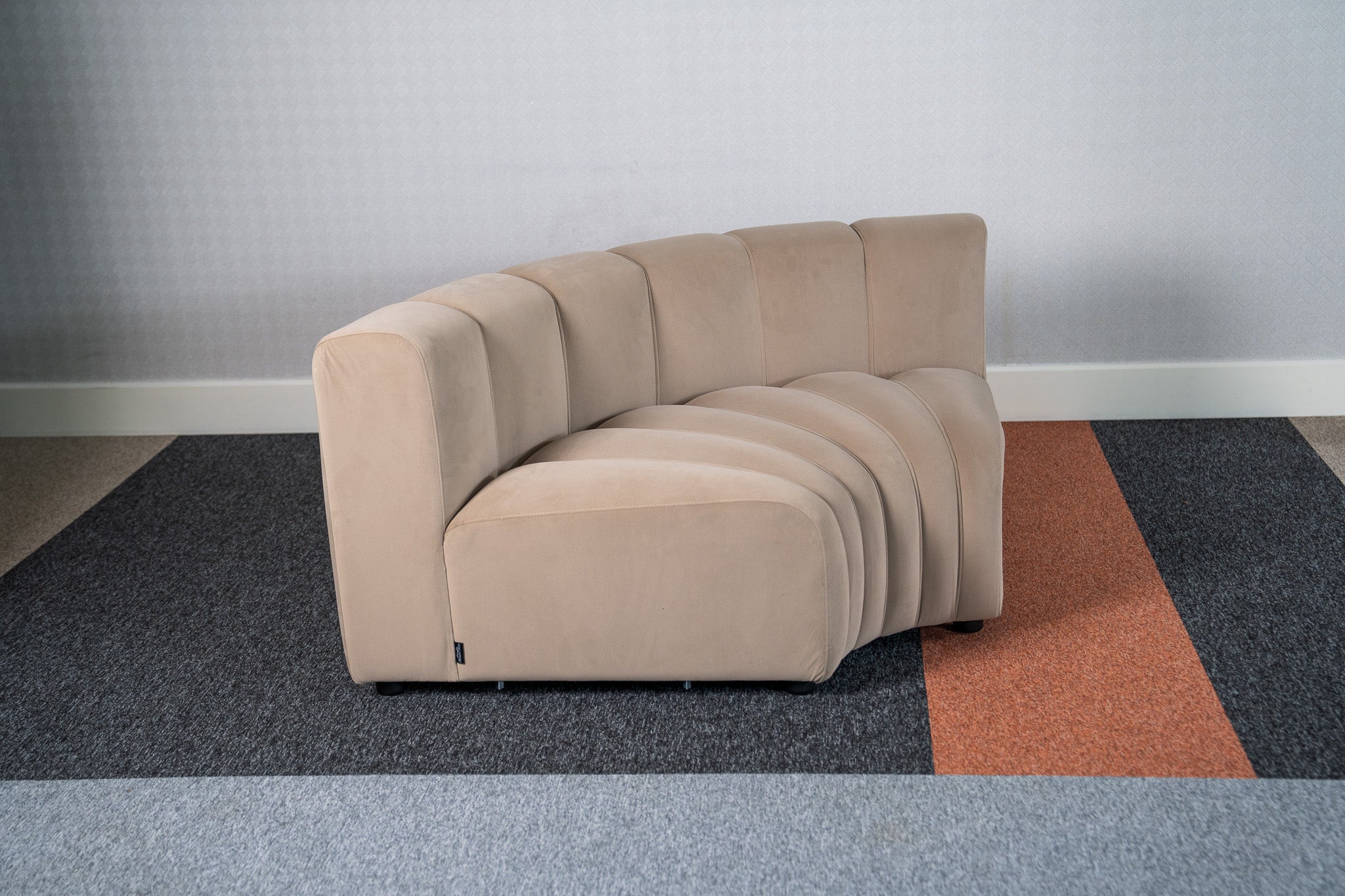 Cosmo Inner Curve 1-seater (Nutmeg Beige) Desert River Rentals