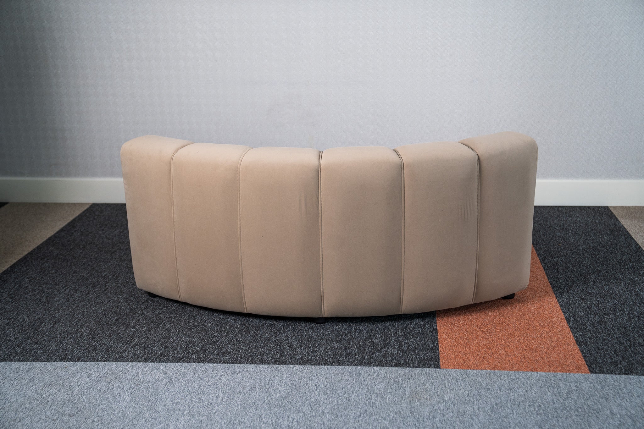 Cosmo Inner Curve 1-seater (Nutmeg Beige) Desert River Rentals
