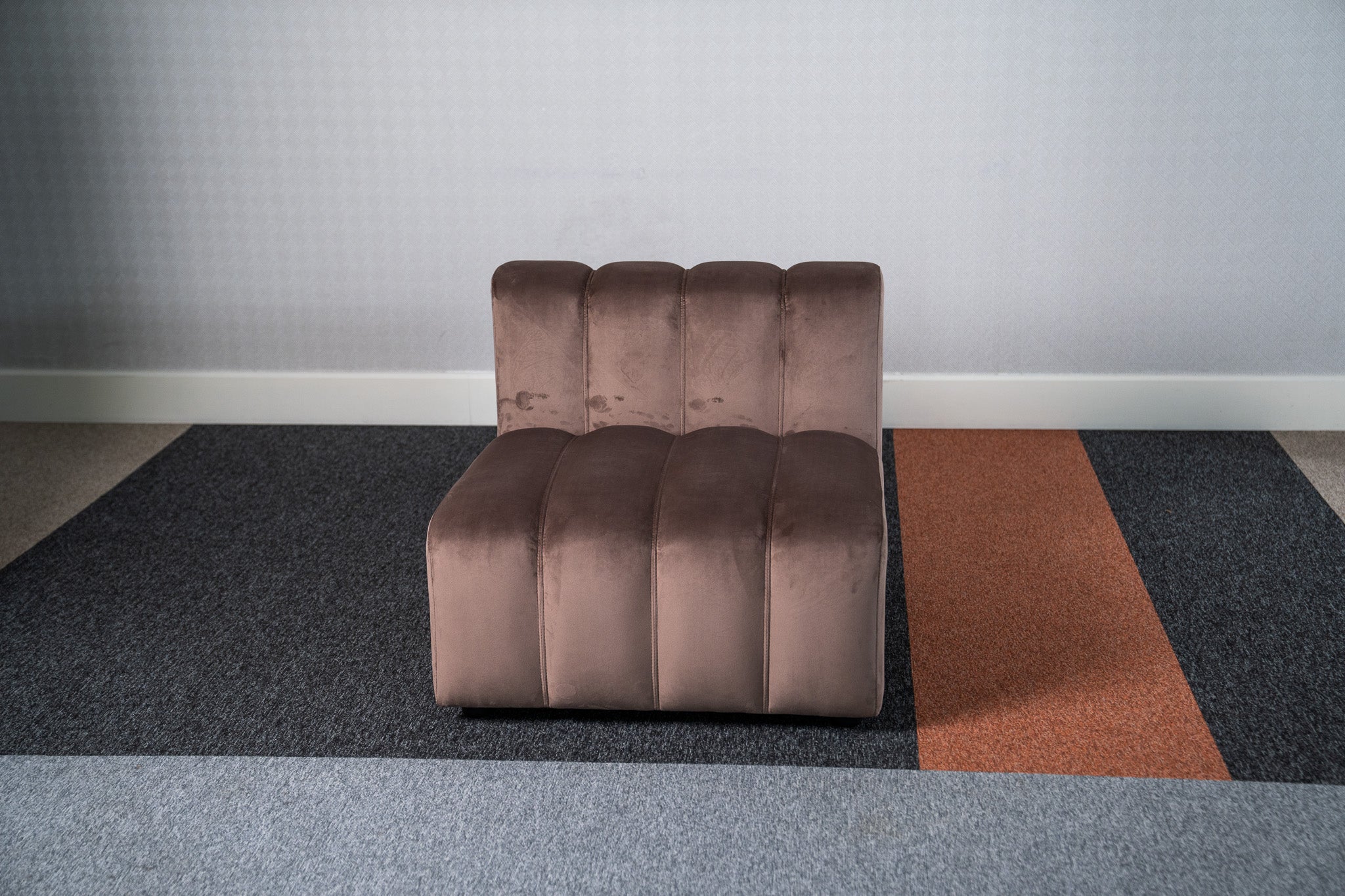 Cosmo Straight 1-seater (Truffle Brown) Desert River Rentals