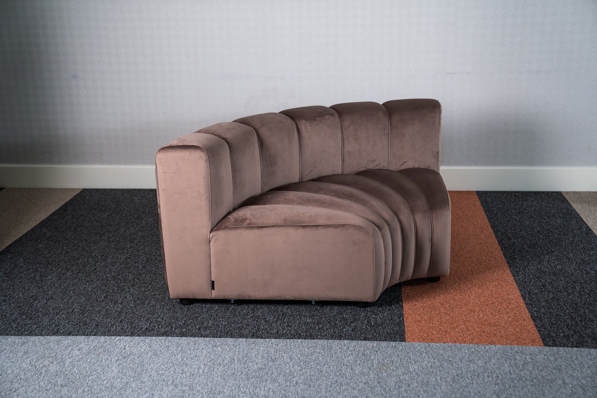 Cosmo Inner Curve 1-seater (Truffle Brown) Desert River Rentals