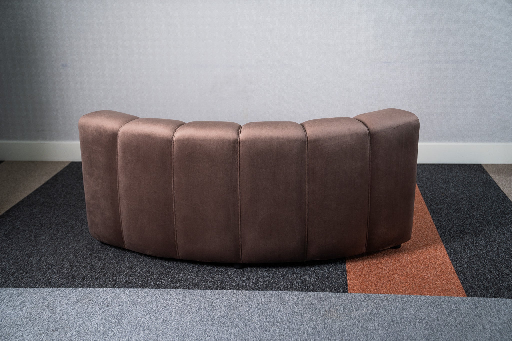 Cosmo Inner Curve 1-seater (Truffle Brown) Desert River Rentals