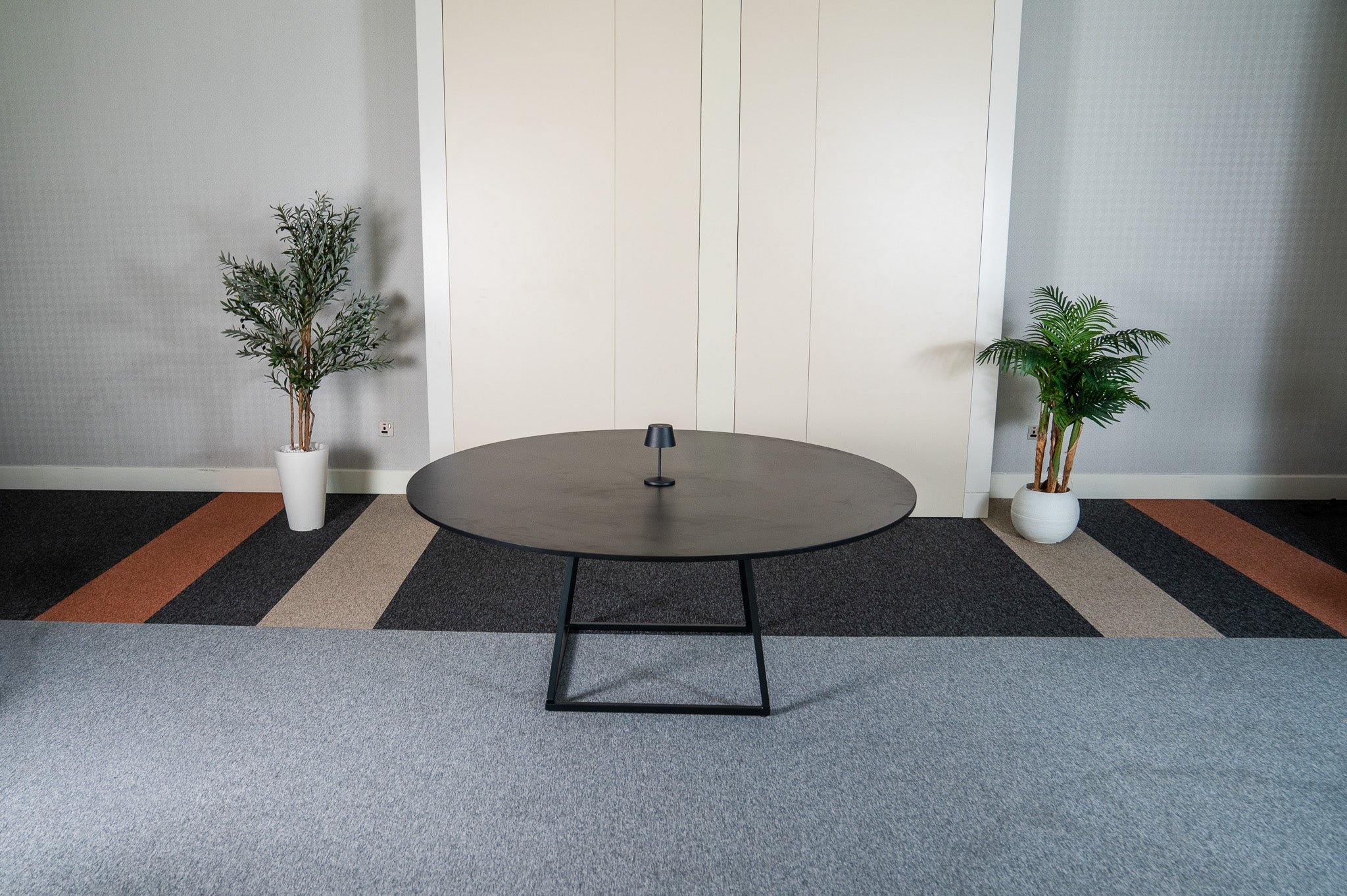 Linea XXL Dining Table (Black Frame With Round Black Top) Desert River Rentals