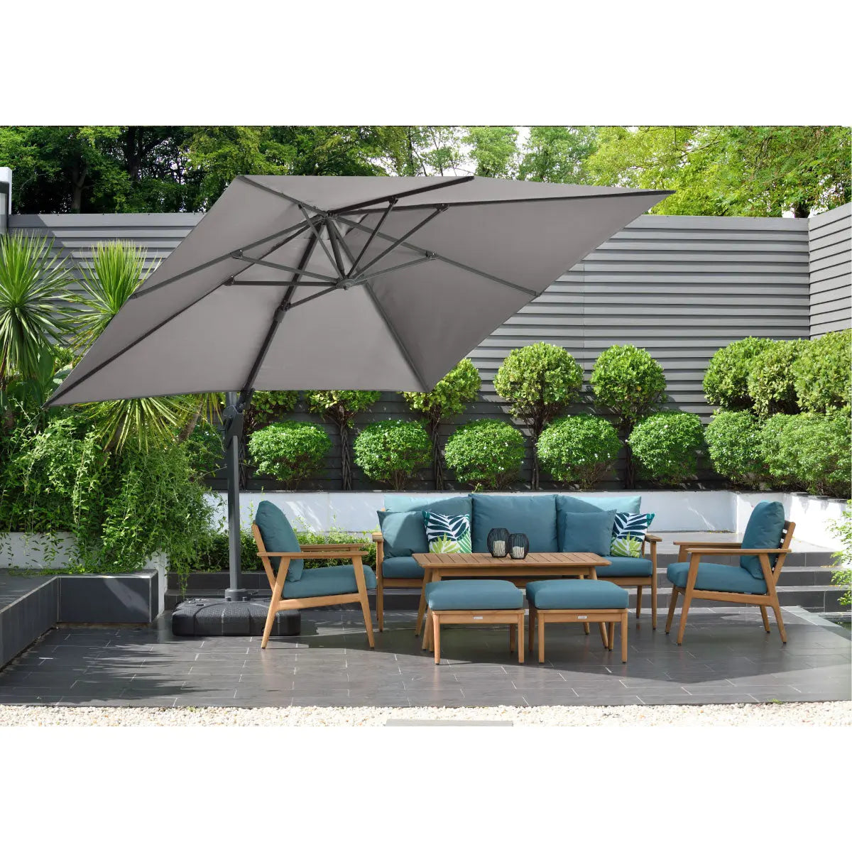 Deluxe square cantilever parasol Desert River Rentals