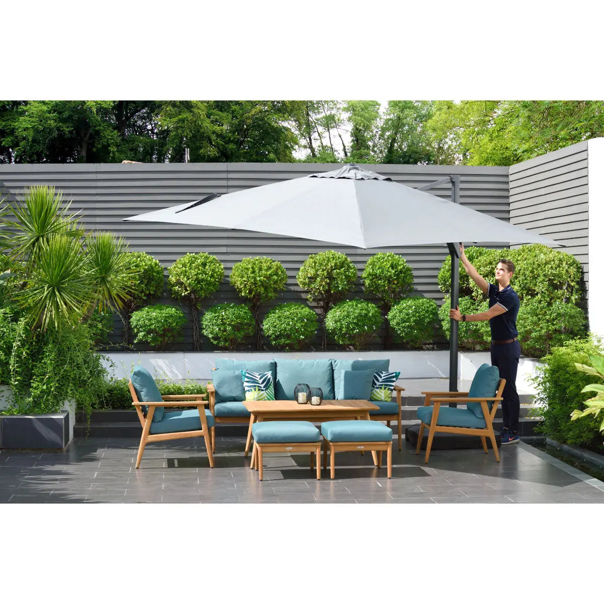 Deluxe square cantilever parasol Desert River Rentals