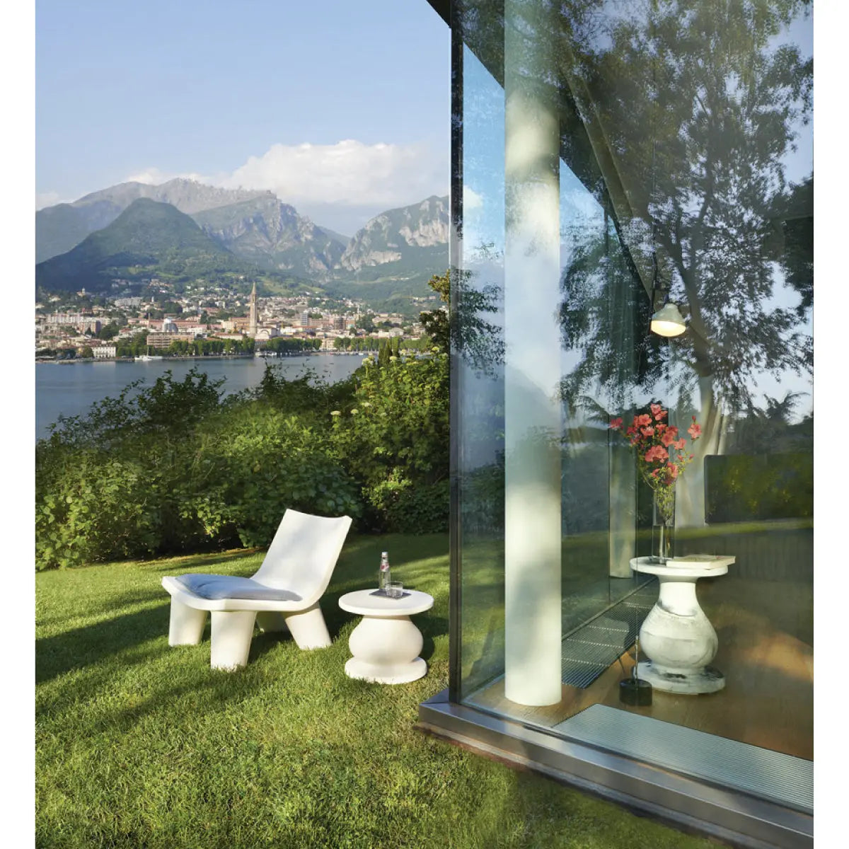 Otto side table curvy marble Desert River Rentals