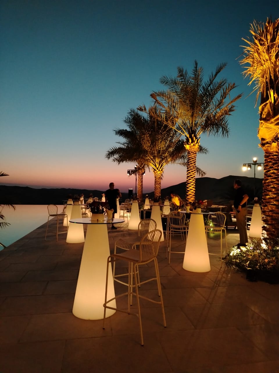 Peak Cocktail Table (LED)