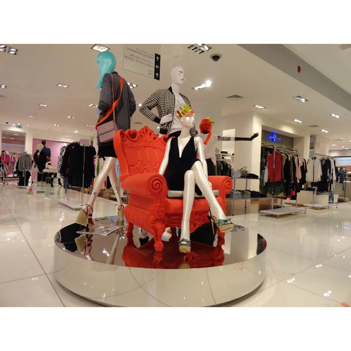 Queen of love lounge chair red Desert River Rentals