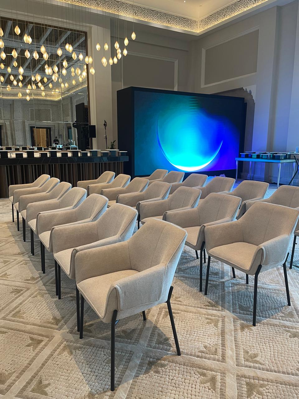 Stoff Arm Chair Desert River Rentals