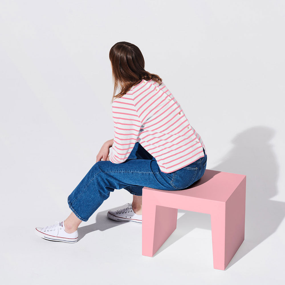 Concrete seat pink